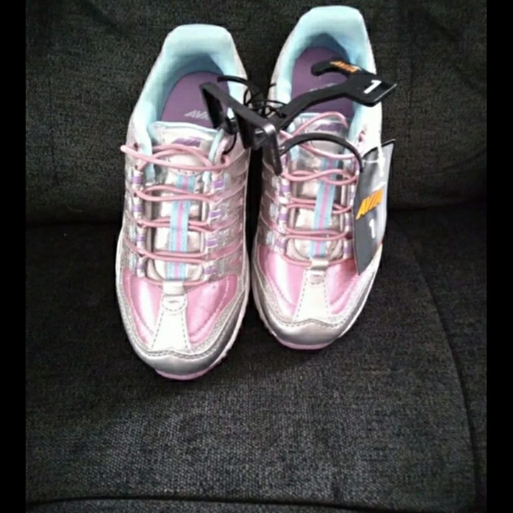 Avia tenners
